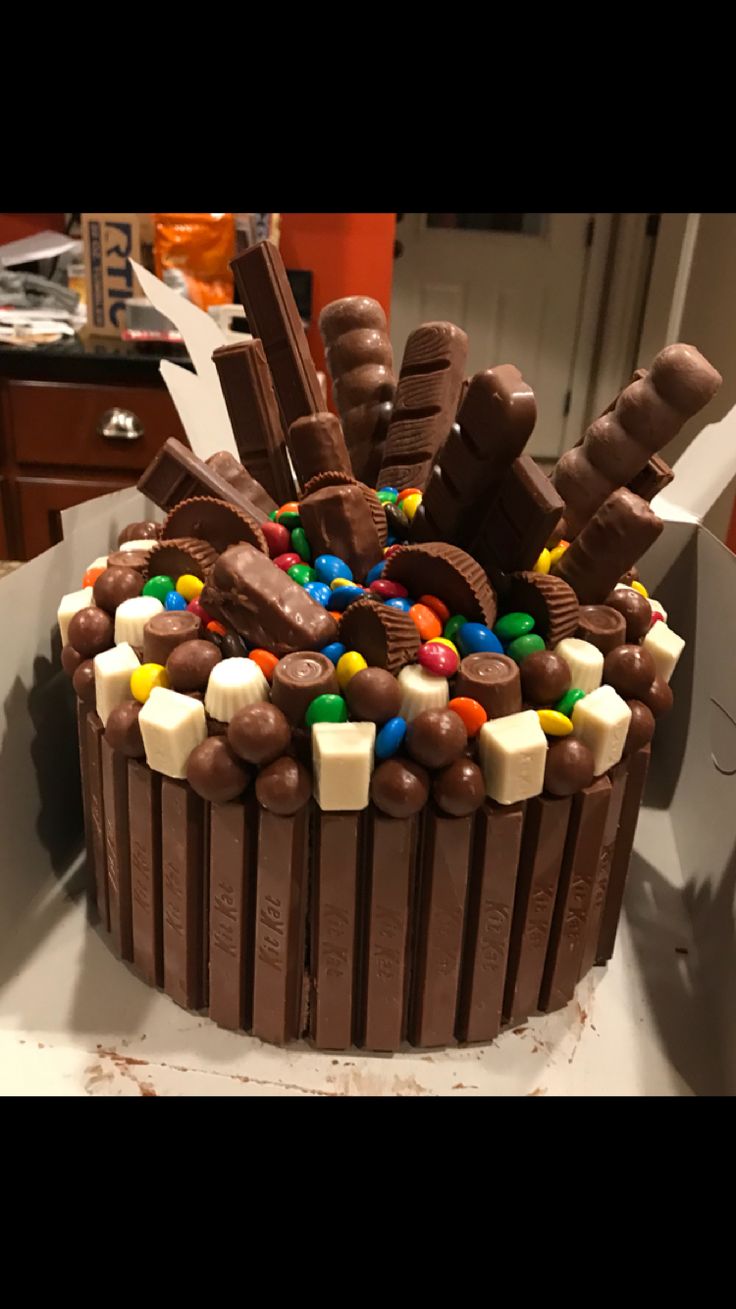 KitKat Cake