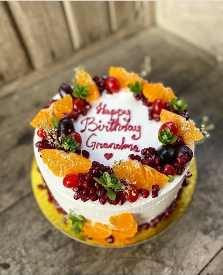 Fresh Fruits(Seasonal) Cake