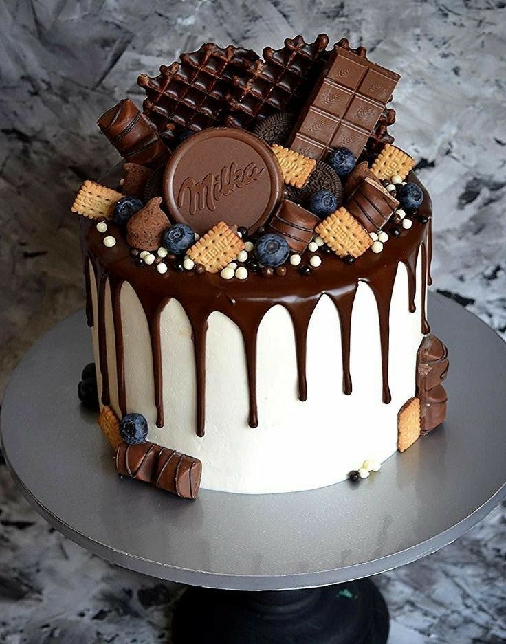 KitKat Cake