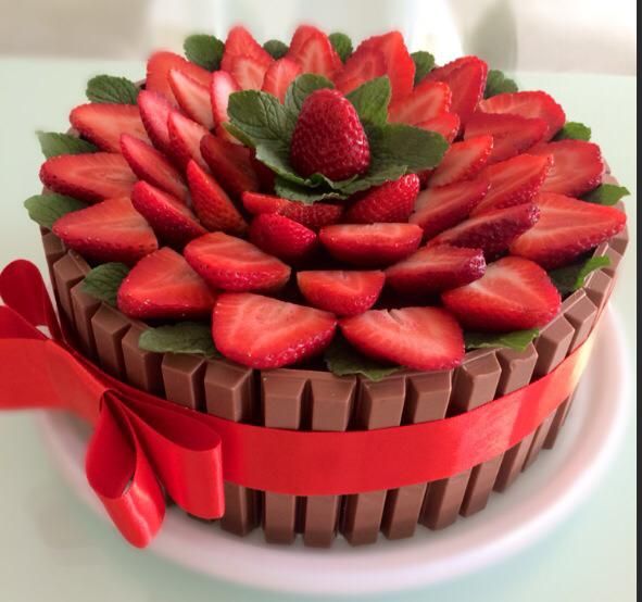 KitKat Cake